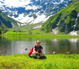 Met de hond op de foto bij de Hintersee in Oostenrijk