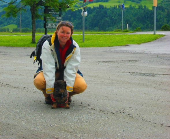 Wandelenmet de hond in Oostenrijk