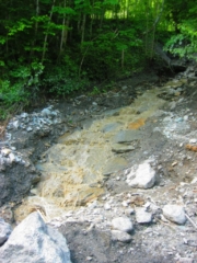 Modderstroom bij de kloof