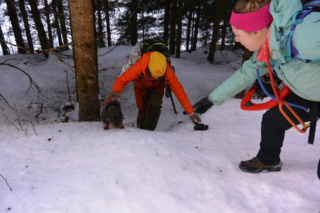 Steile wandeling omhoog in de bergen